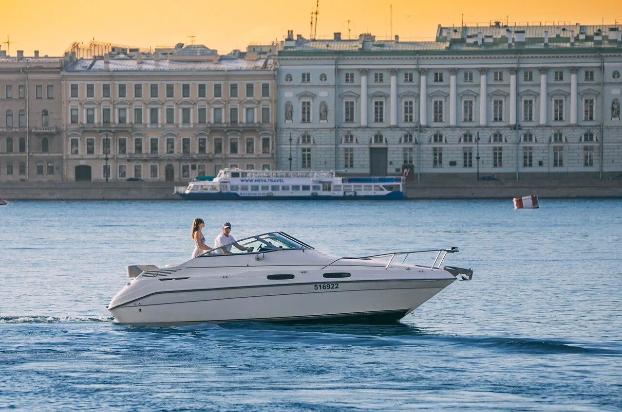 Катер «Амулет» на воде в Петербурге — фото 16