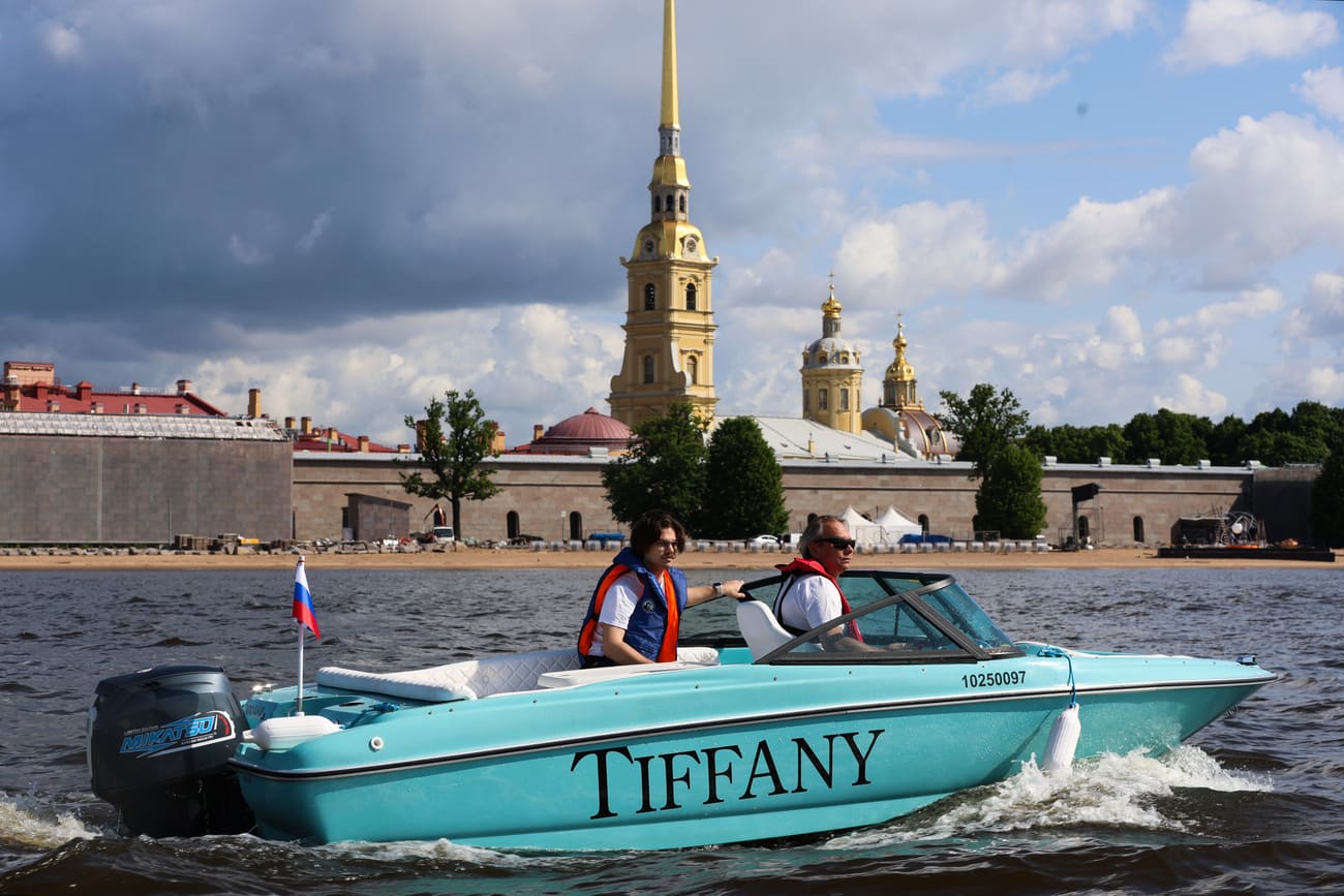 Катер «Тиффани / Tiffany» — прогулка по Неве