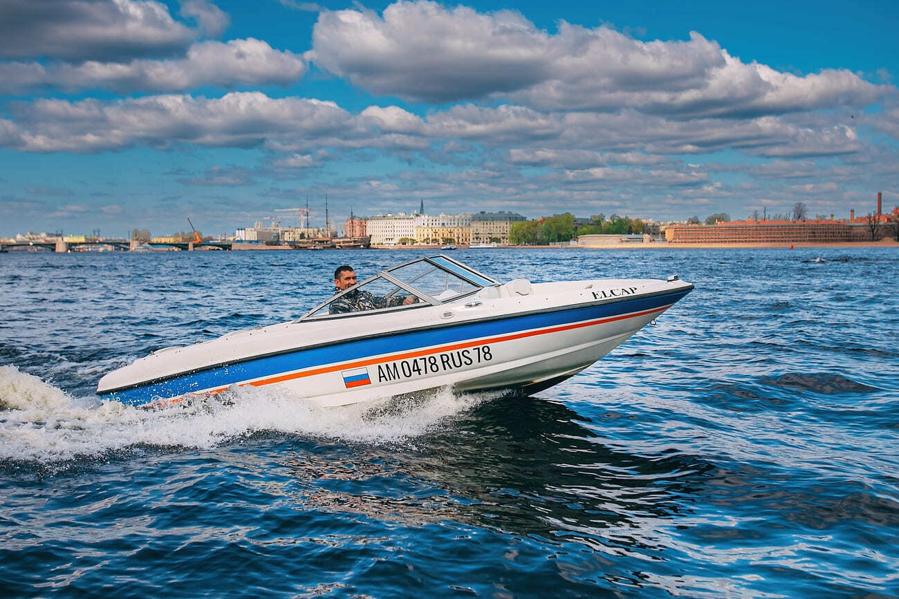 Катер «Элькап» на воде в Петербурге — фото 16