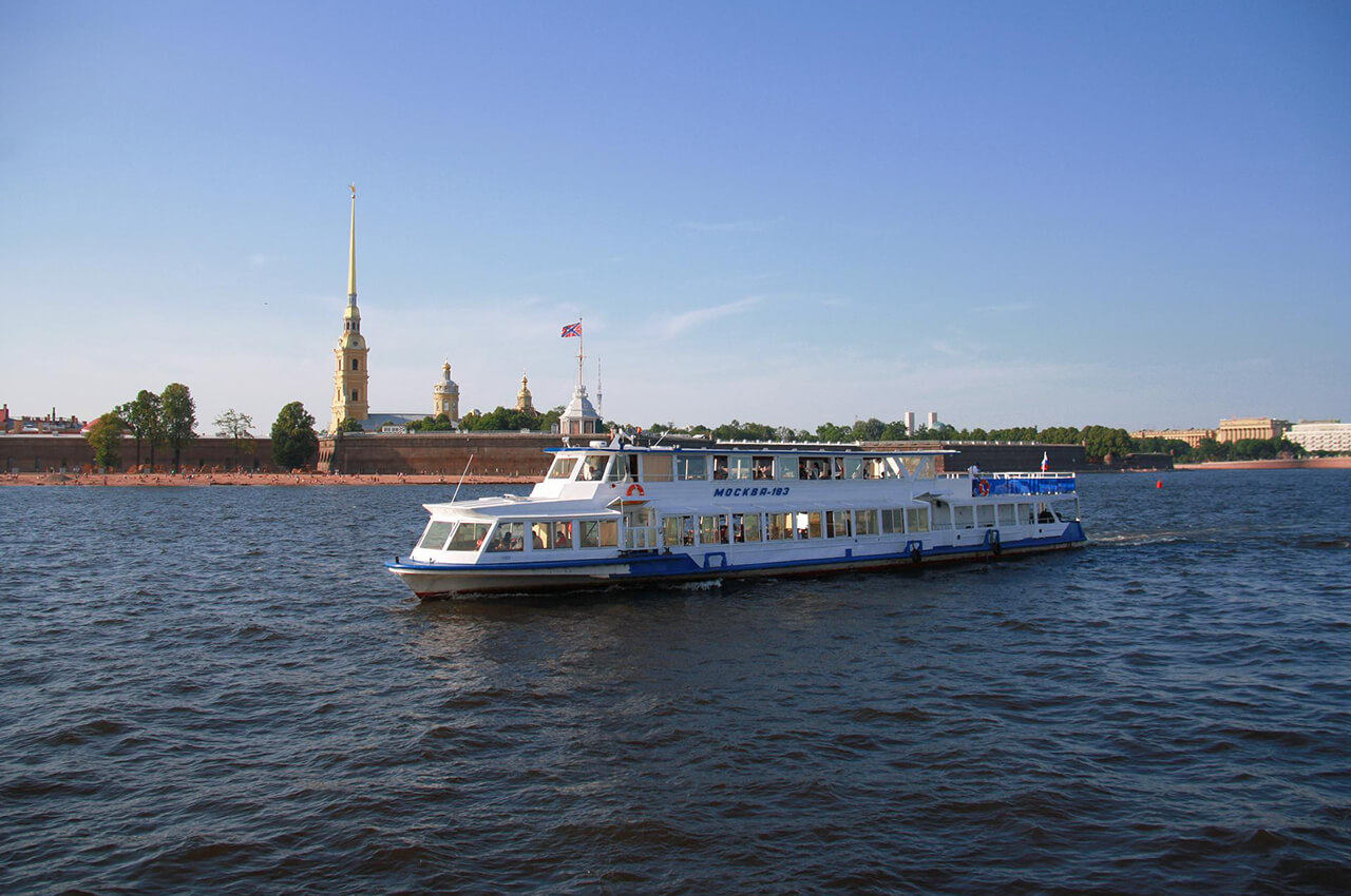 Теплоход Москва 183