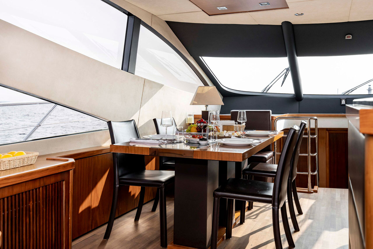 Яхта «Sunseeker Pallada 70» — вид с воды