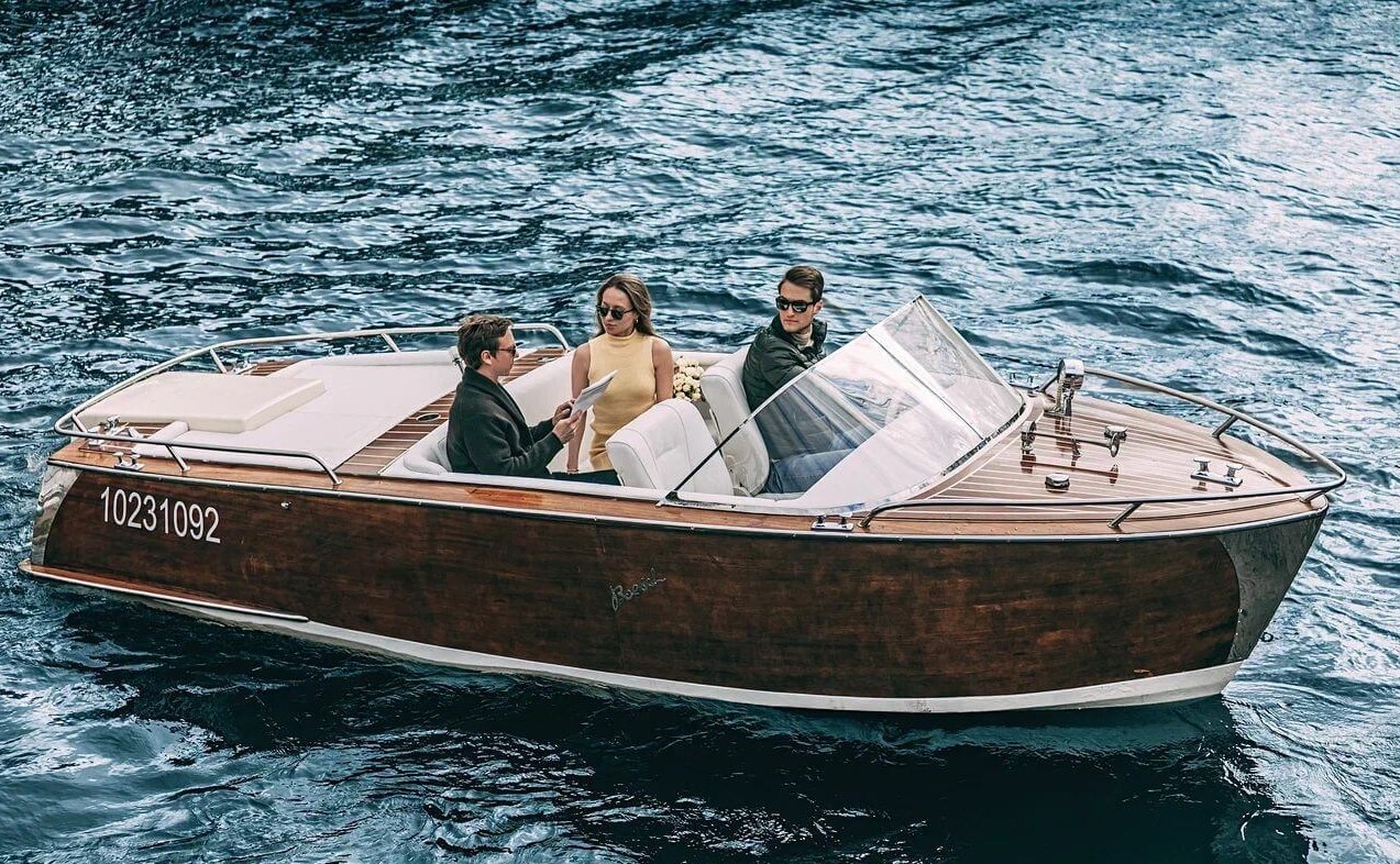 Водная прогулка на катере «Рива (Riva)» в СПб