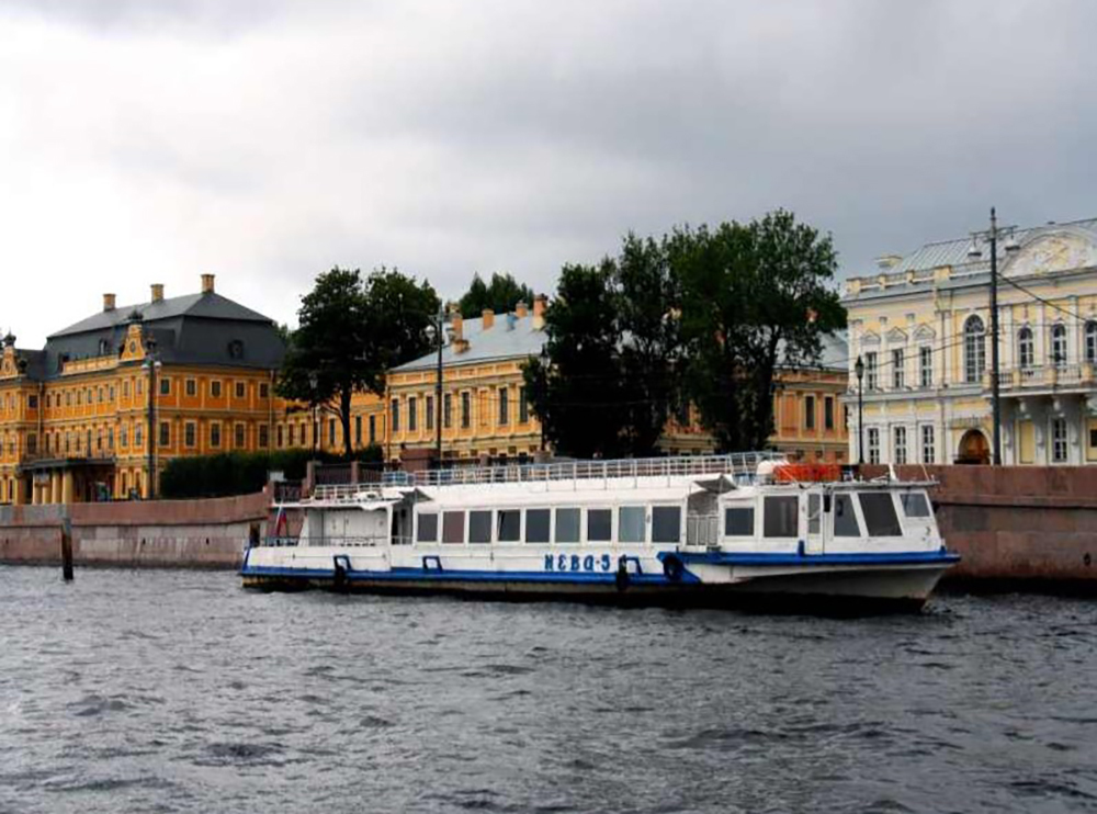 Теплоход «Нева» — прогулка по Неве