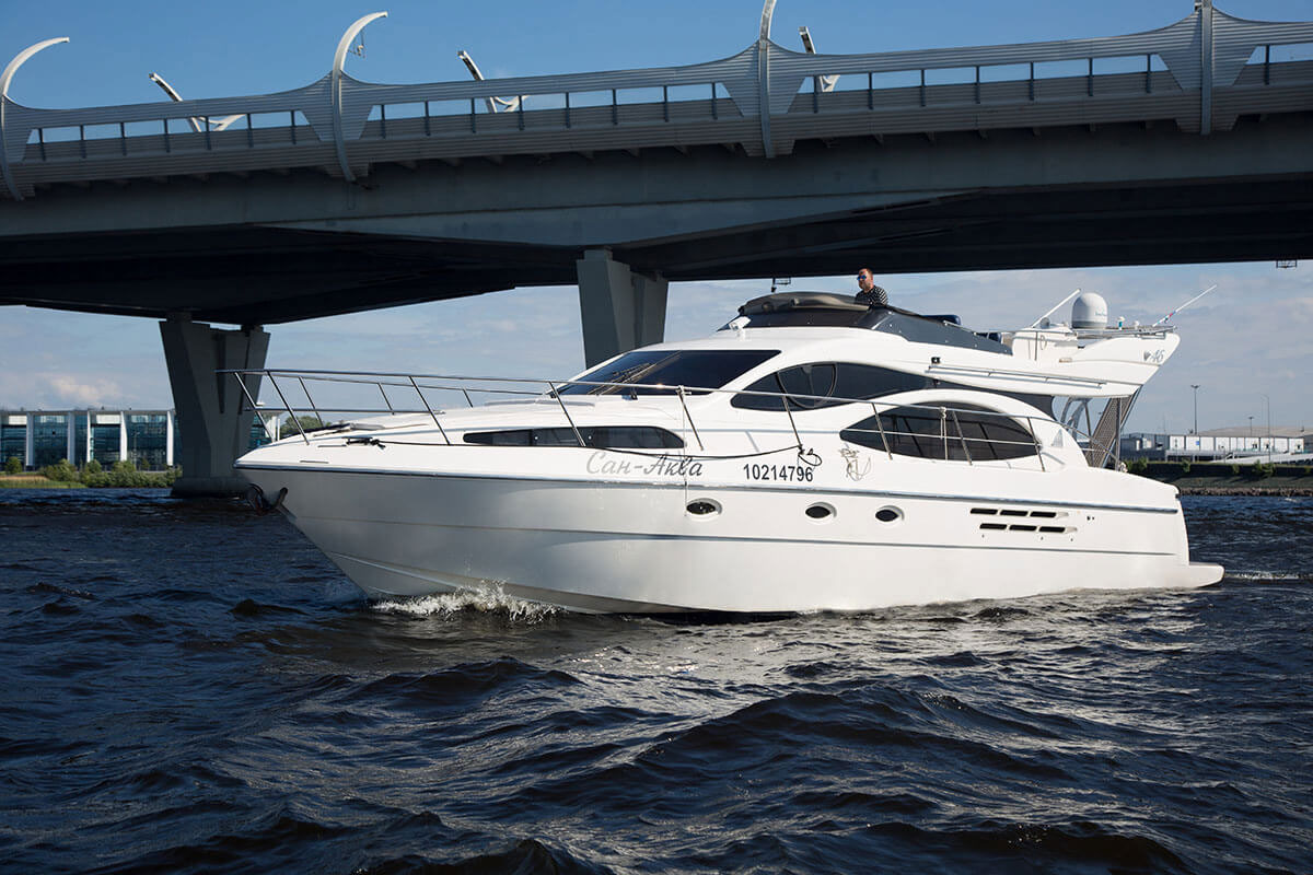 Яхта «Азимут 46 / Azimut 46» на воде в Петербурге — фото 16