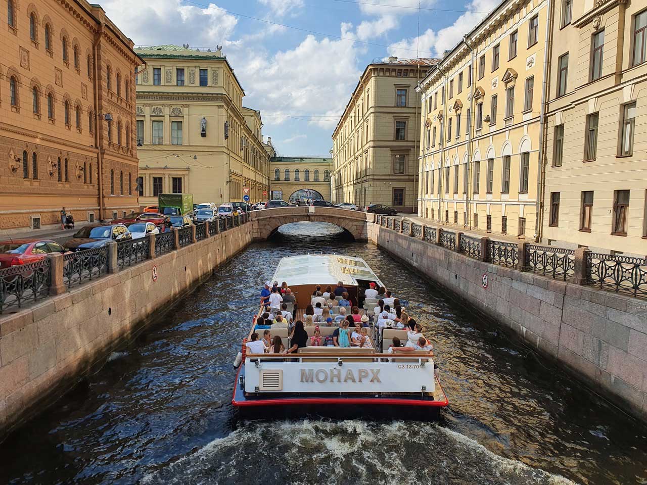 Теплоход «Монарх» на воде в Петербурге — фото 16