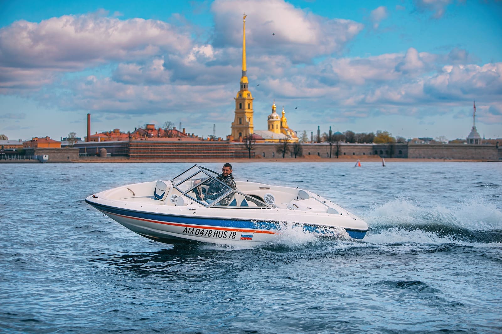 Прокат катера «Элькап» с капитаном в СПб