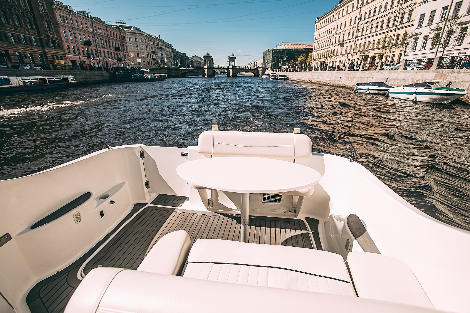 Катер «Анастасия» на воде в Петербурге