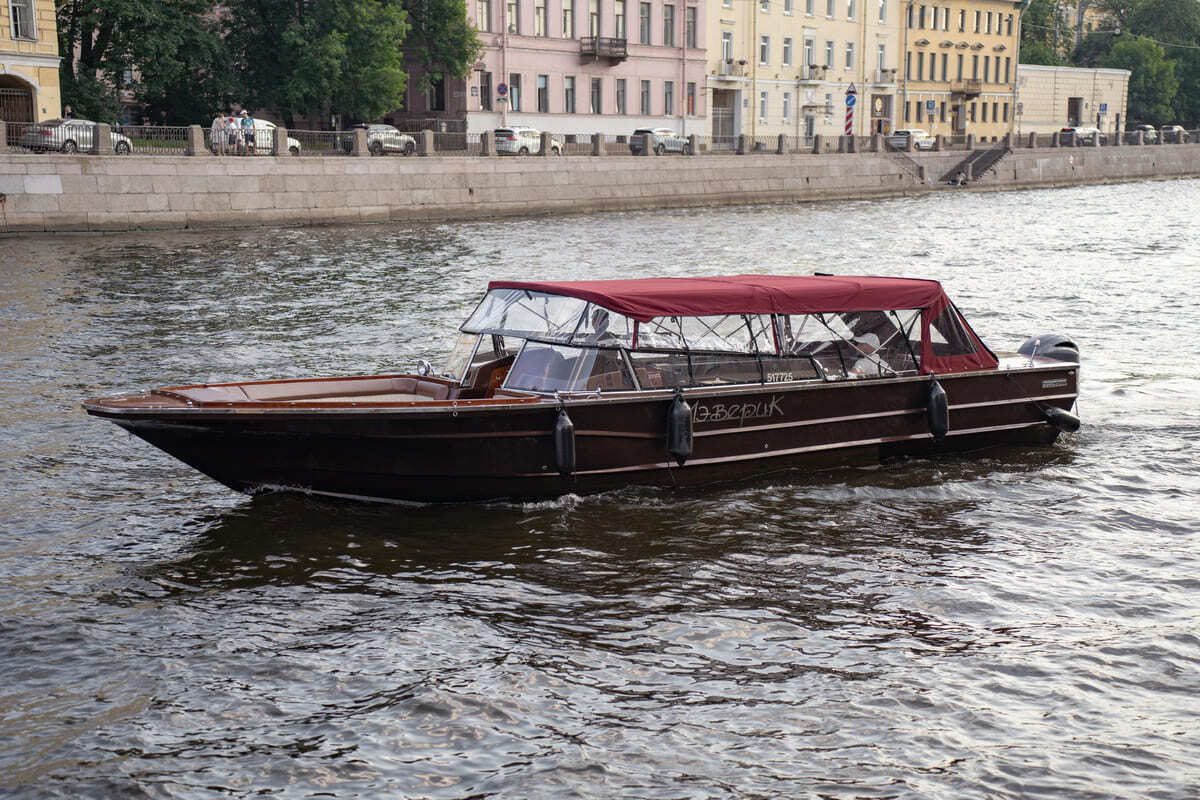 Катер «Мэверик» на воде в Петербурге — фото 16