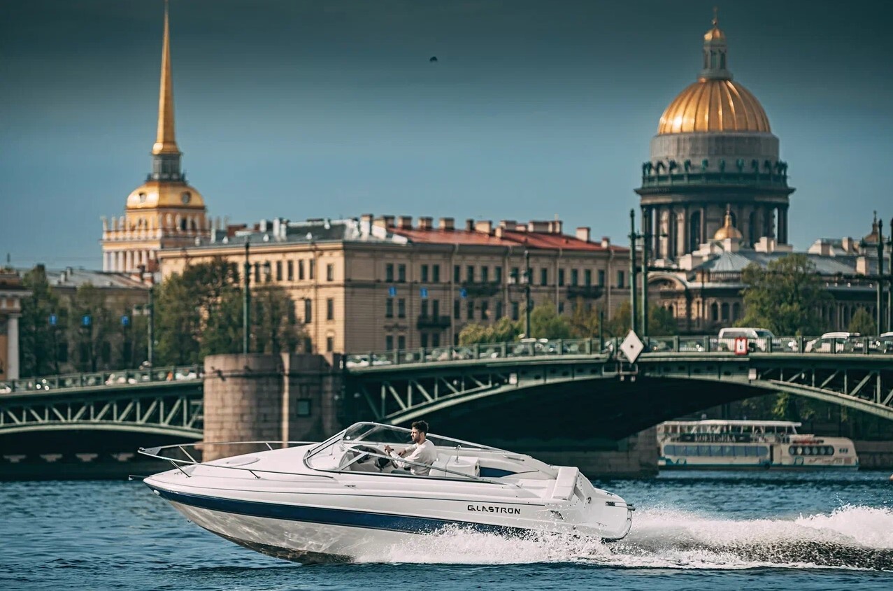 Катер «Виртуоз» на воде в Петербурге — фото 16