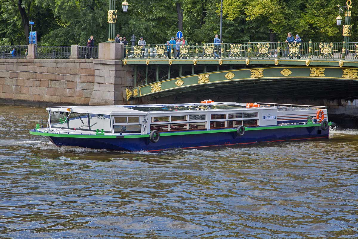 Аренда теплохода «Британия» для отдыха на воде