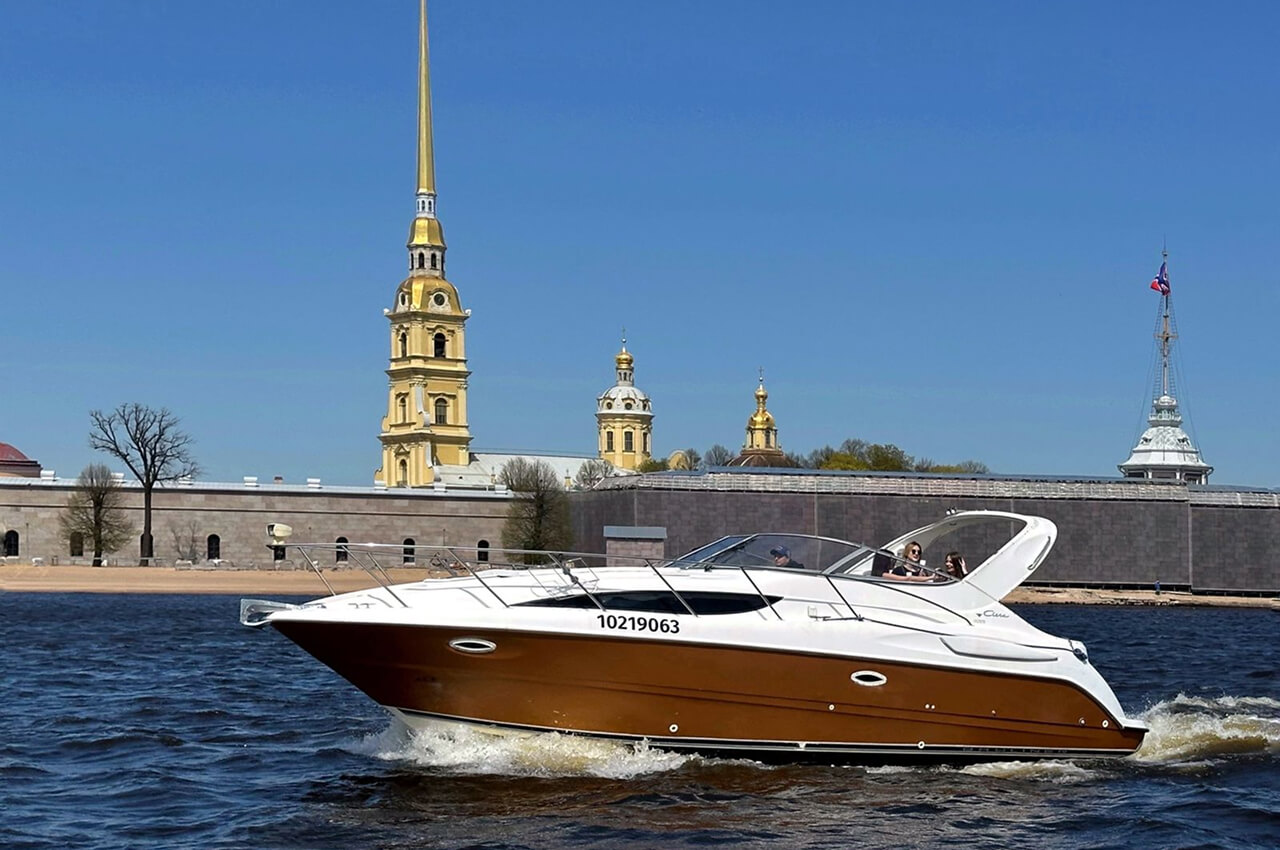 Аренда катера «Мерлок» в Санкт-Петербурге