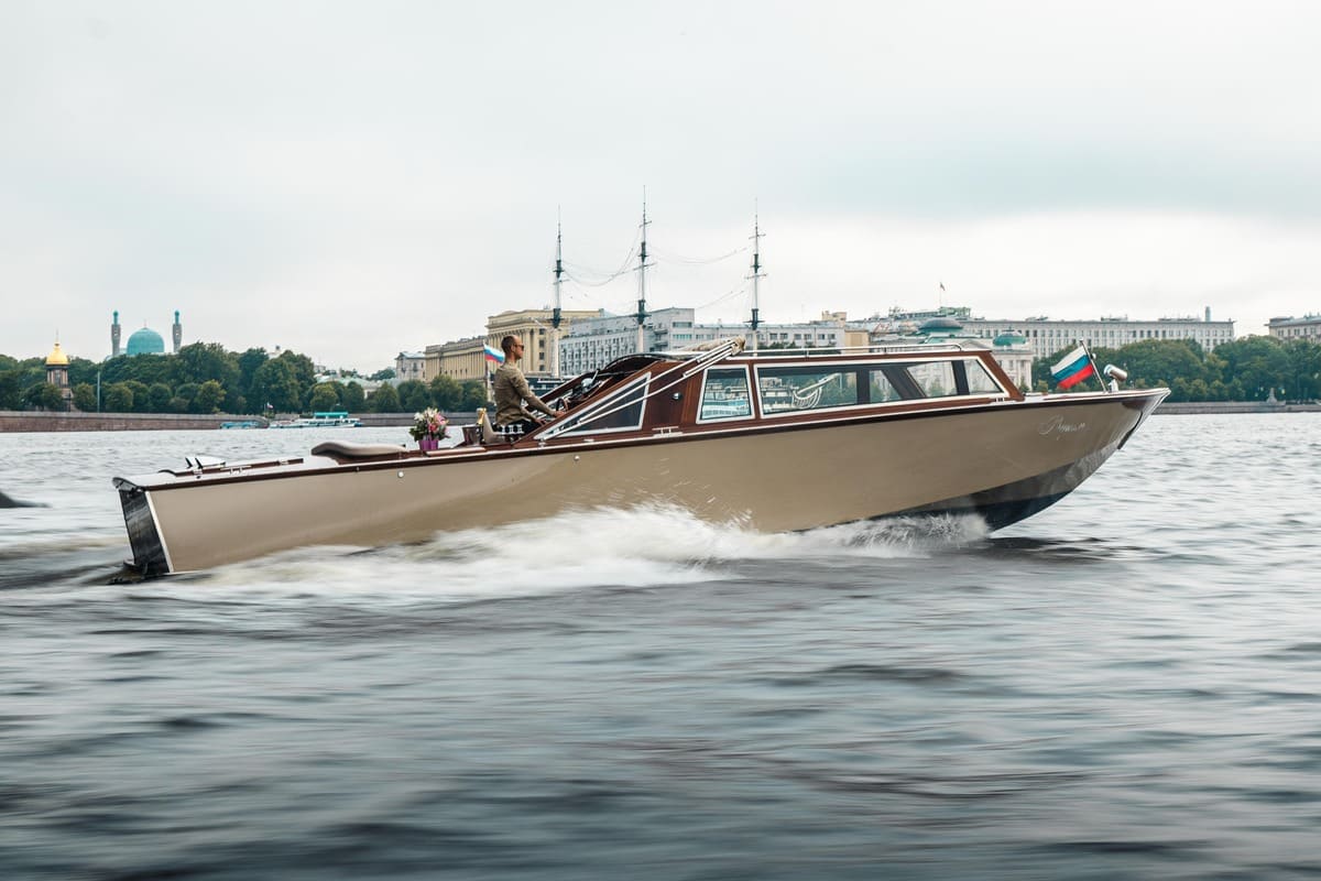 Водная прогулка на катере «Версаль» в СПб