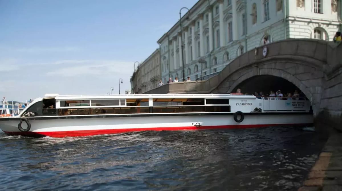 Аренда теплохода «Галактика» для отдыха на воде