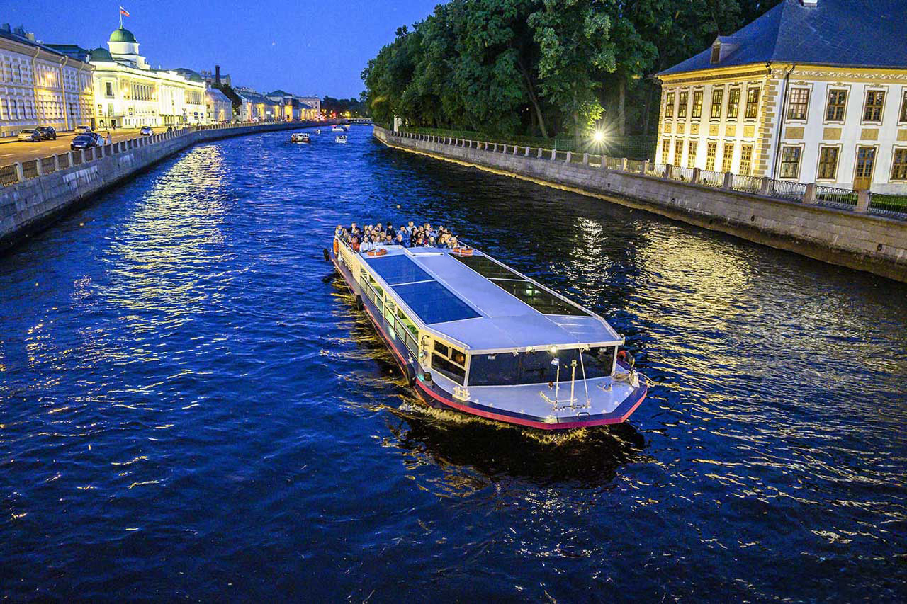Теплоход «Кассандра» на воде в Петербурге — фото 16