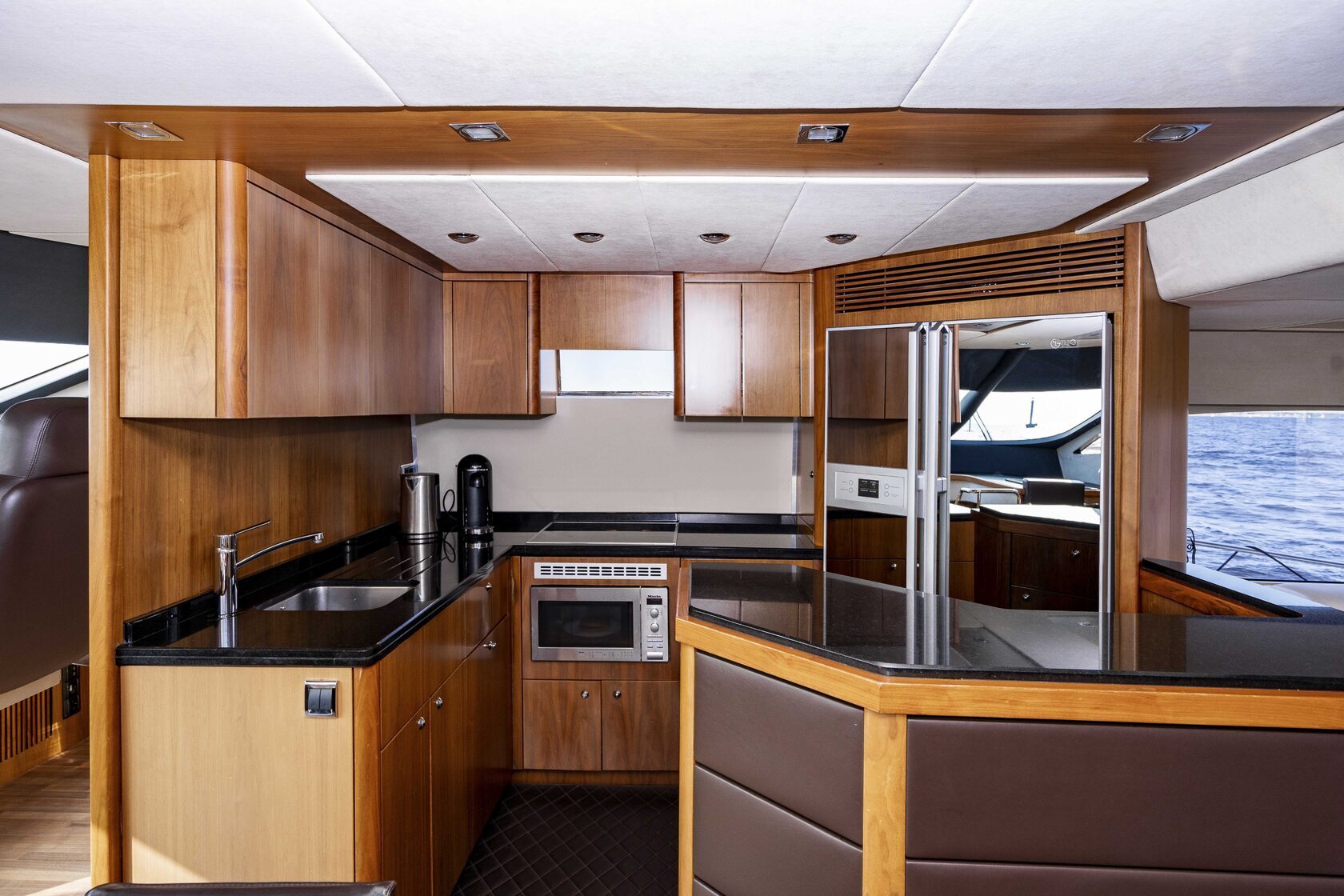 Аренда яхты «Sunseeker Pallada 70» — Санкт-Петербург