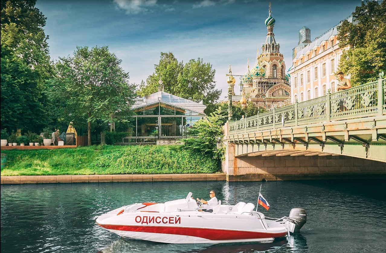 Водная прогулка на катере «Одиссей» в СПб