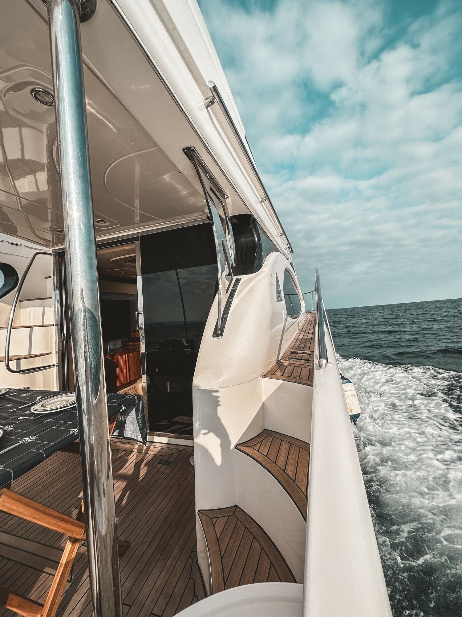 Заказать яхту «Азимут 46 / Azimut 46» для водной прогулки