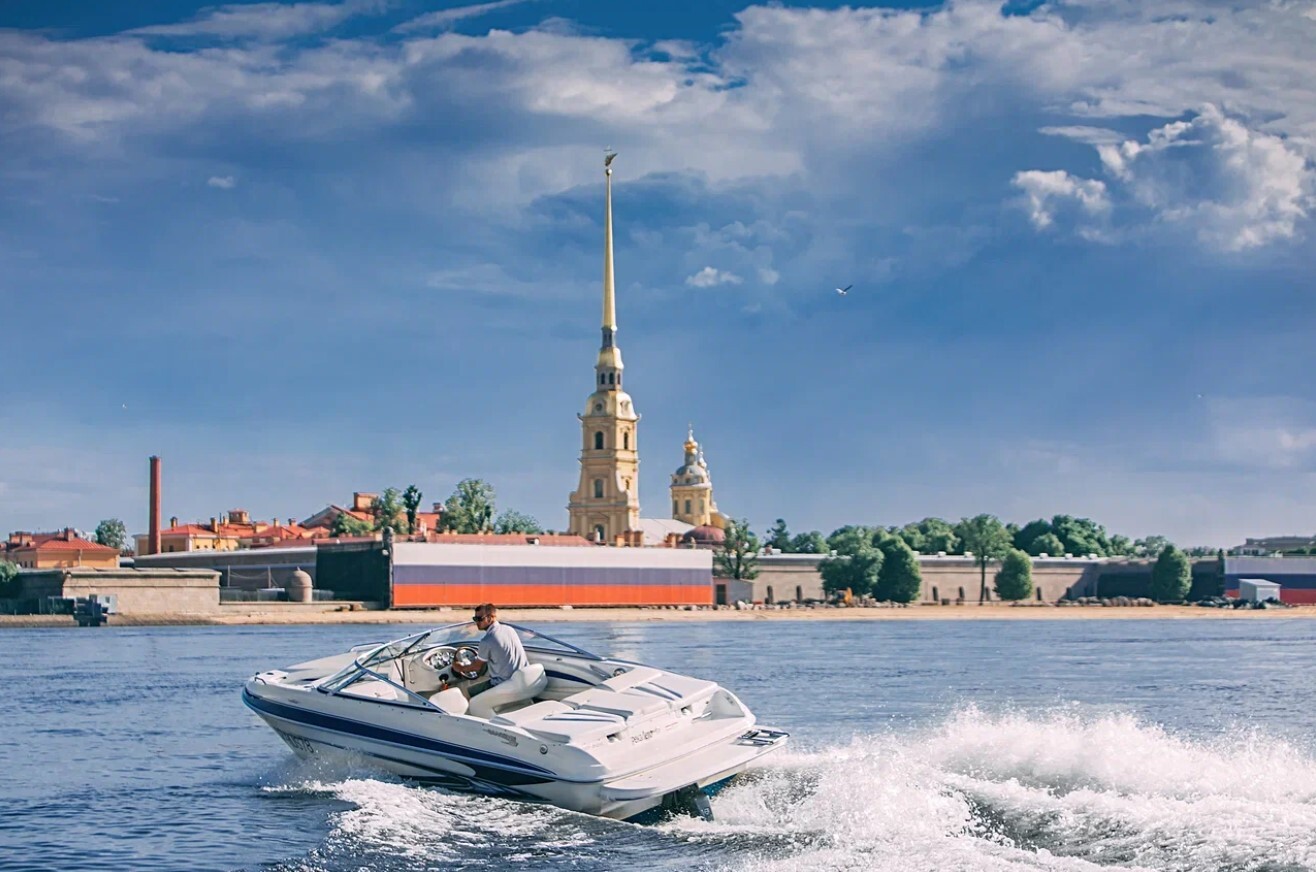 Катер «Река-Лето» на воде в Петербурге — фото 16
