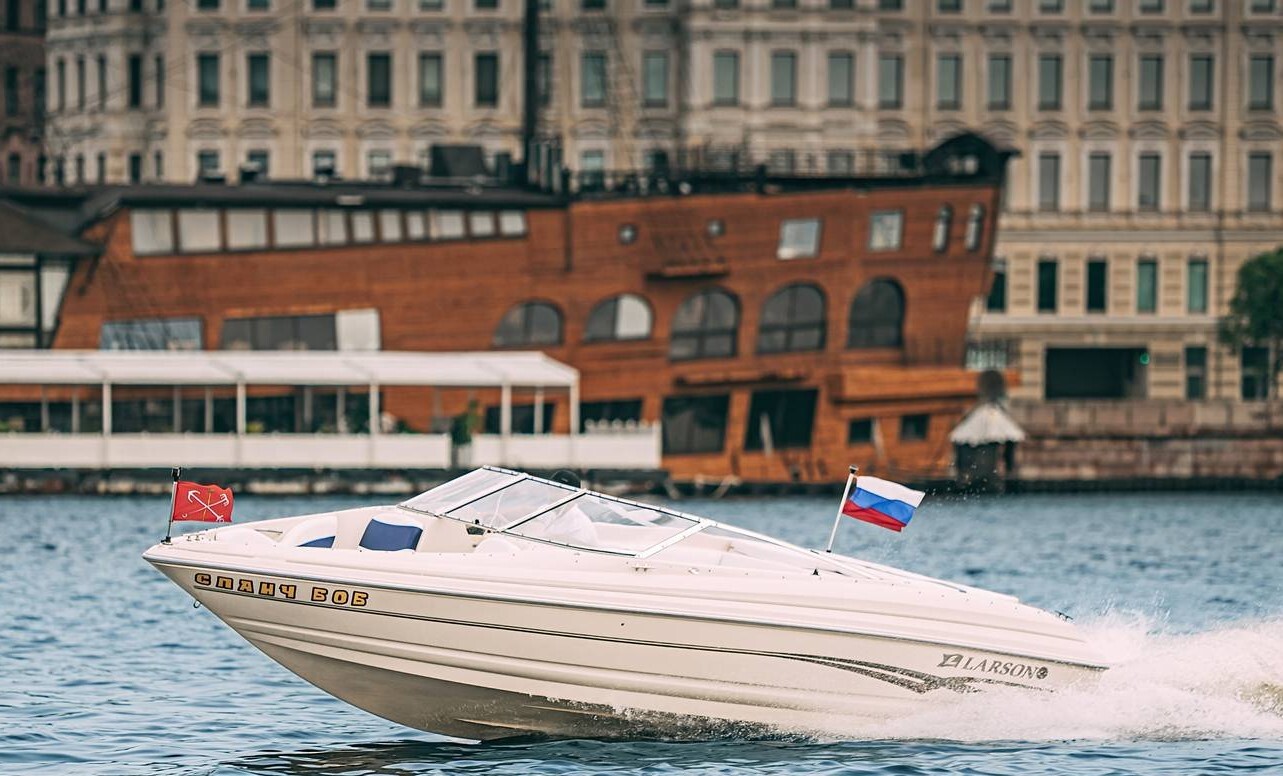 Катер «Спанч Боб» на воде в Петербурге — фото 16