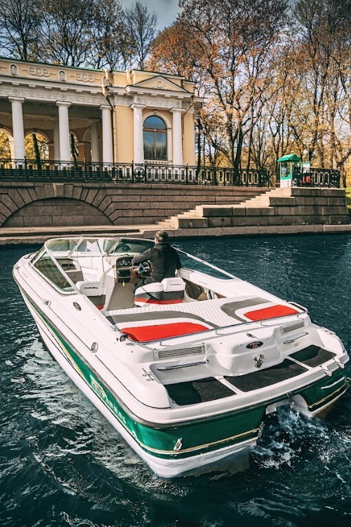 Водная прогулка на катере «Майами» в СПб