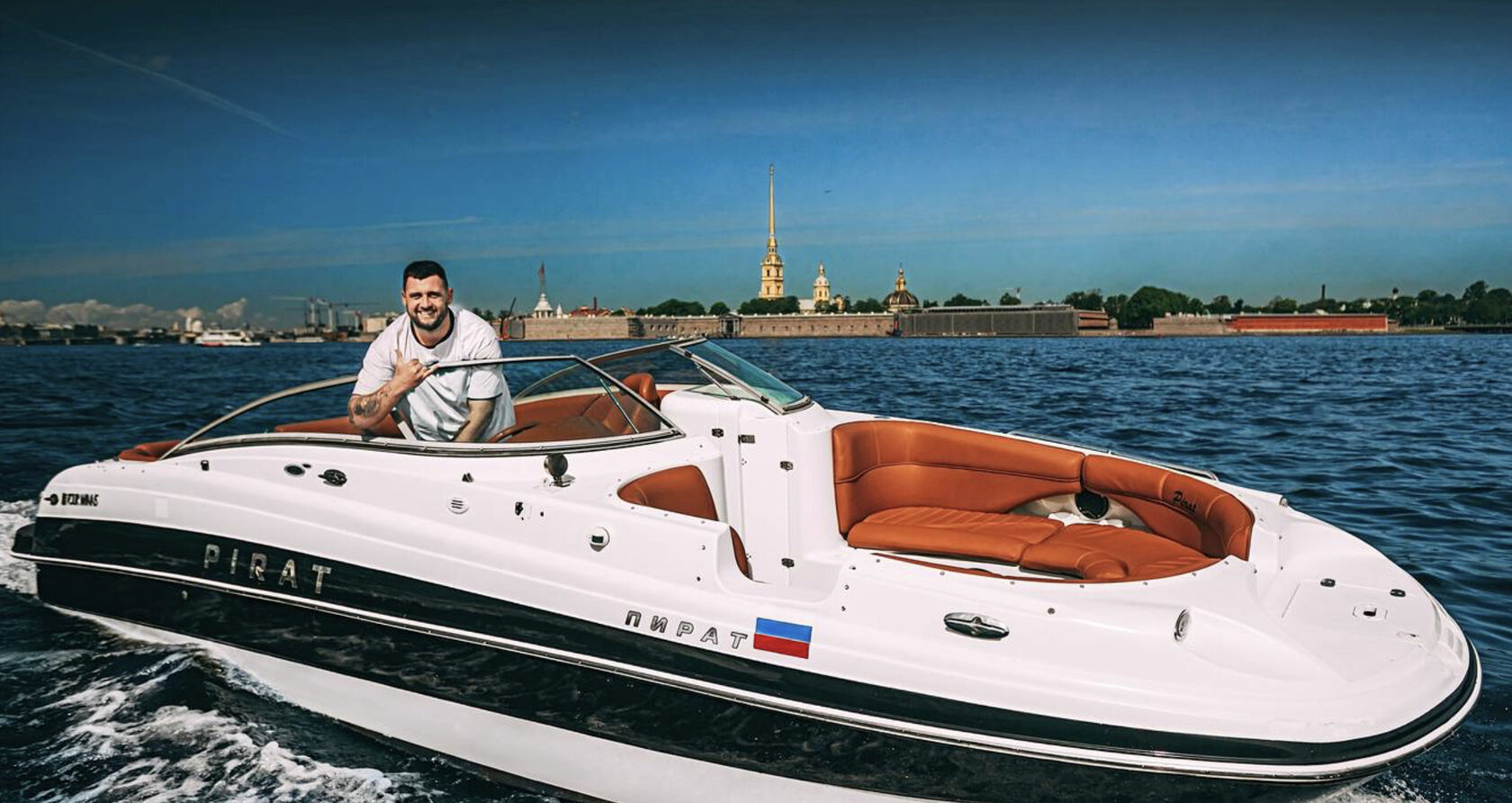Аренда катера «Пират» для отдыха на воде