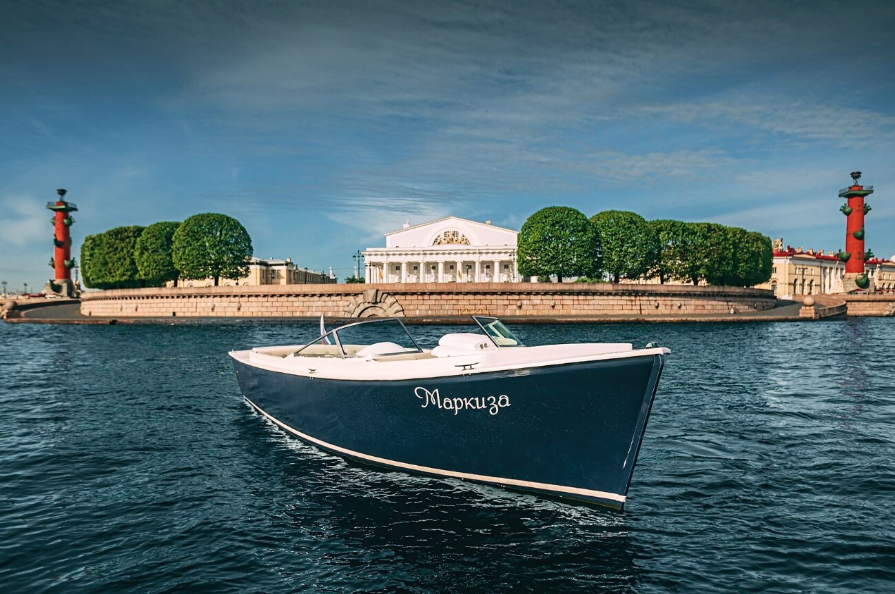 Водная прогулка на катере «Маркиза» в СПб