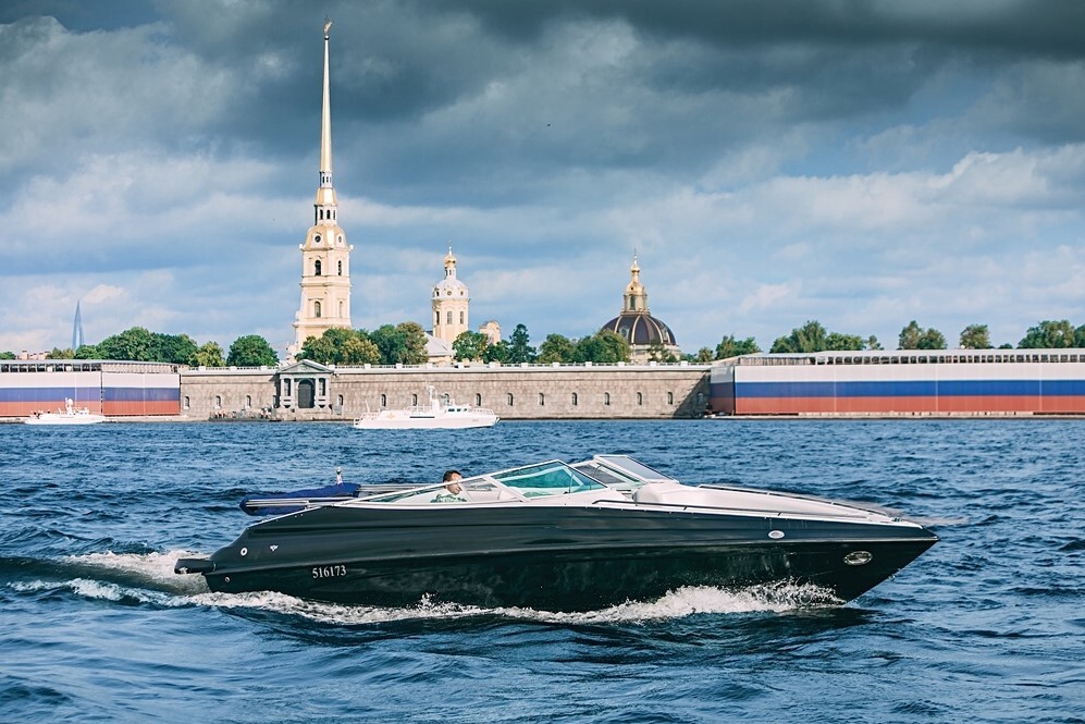 Катер «Шериф» на воде в Петербурге — фото 16