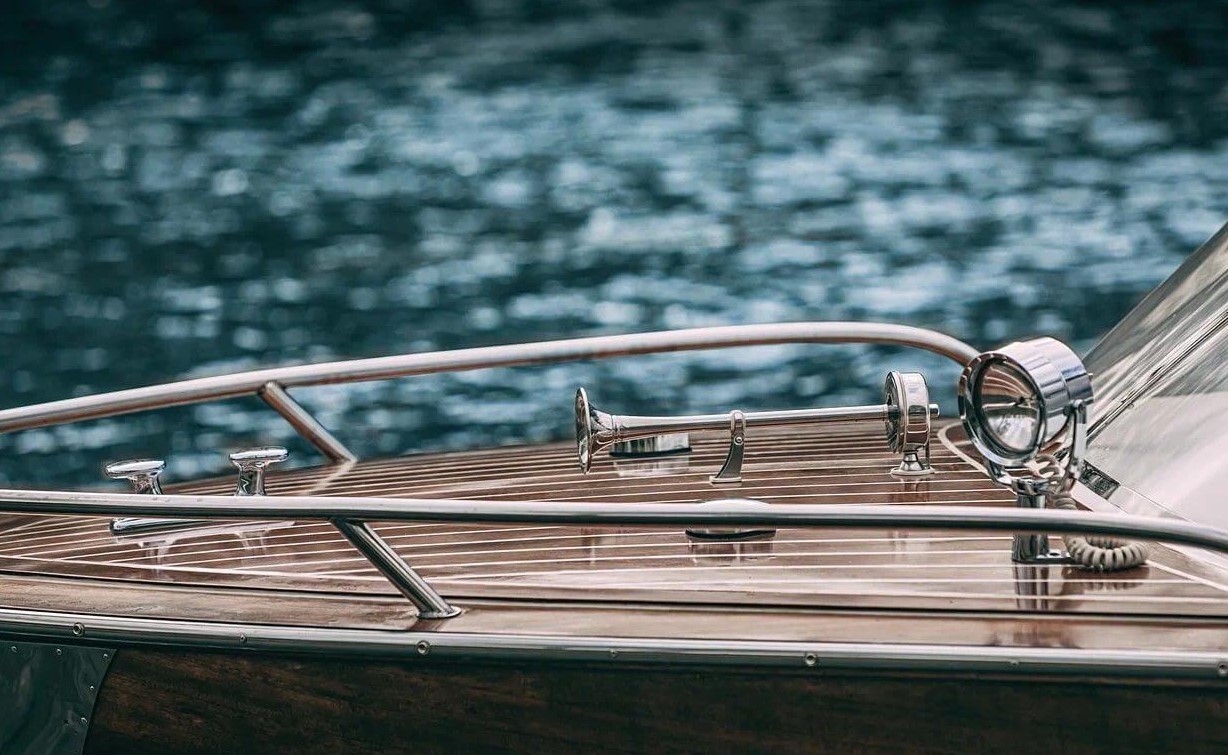 Катер «Рива (Riva)» на воде в Петербурге — фото 16