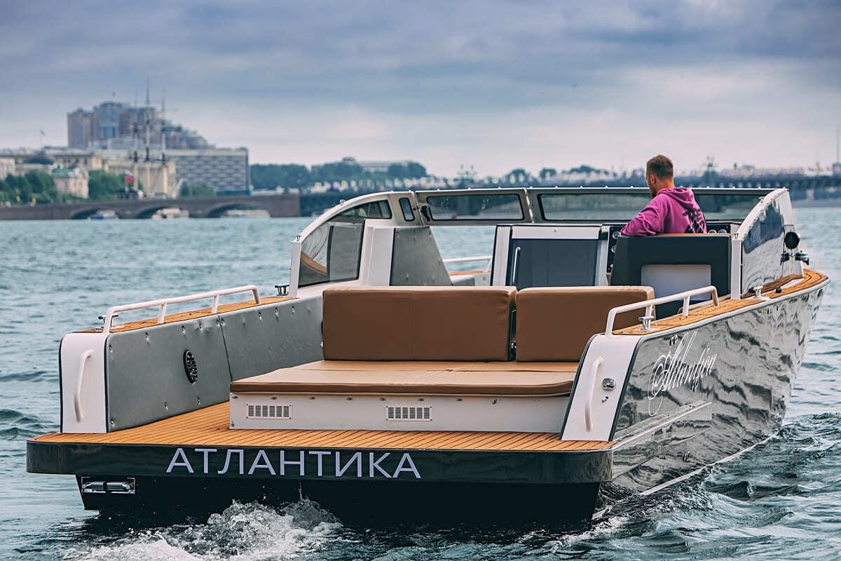 Аренда катера «Атлантика» — Санкт-Петербург