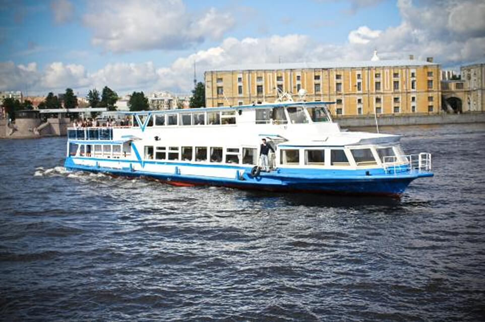 Теплоход «Москва 125» — прогулка по Неве