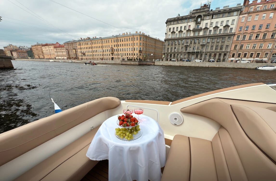 Прокат катера «Сиа рей / Sea Ray» с капитаном в СПб — фото 15