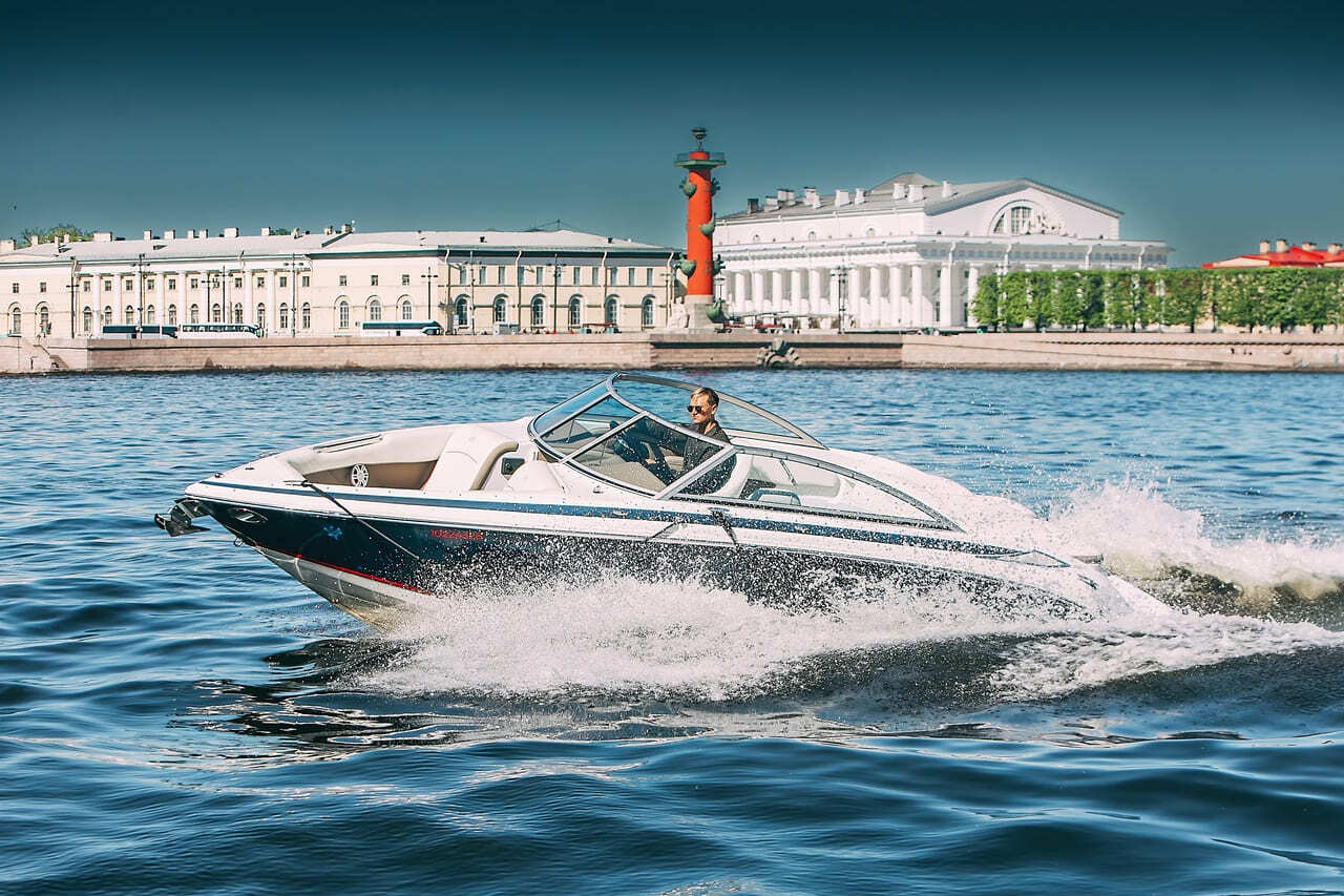Водная прогулка на катере «Теадор» в СПб