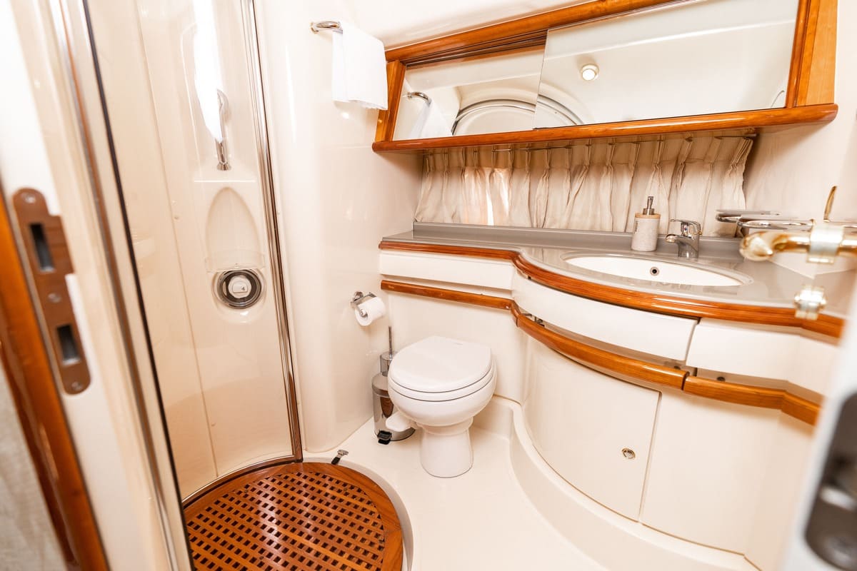 Аренда яхты «Азимут 55 / Azimut 55» в Санкт-Петербурге — фото 13