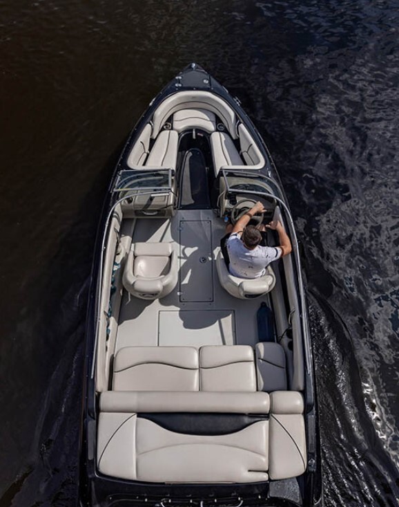 Прогулка на катере «Черный (Crownline 190 Black)» по каналам СПб