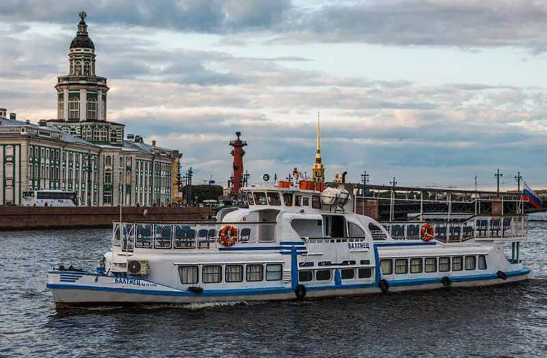 Прокат теплохода «Балтиец» с капитаном в СПб