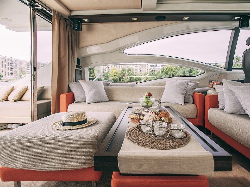 Яхта «Azimut 62» — экскурсия по Неве и Финскому заливу