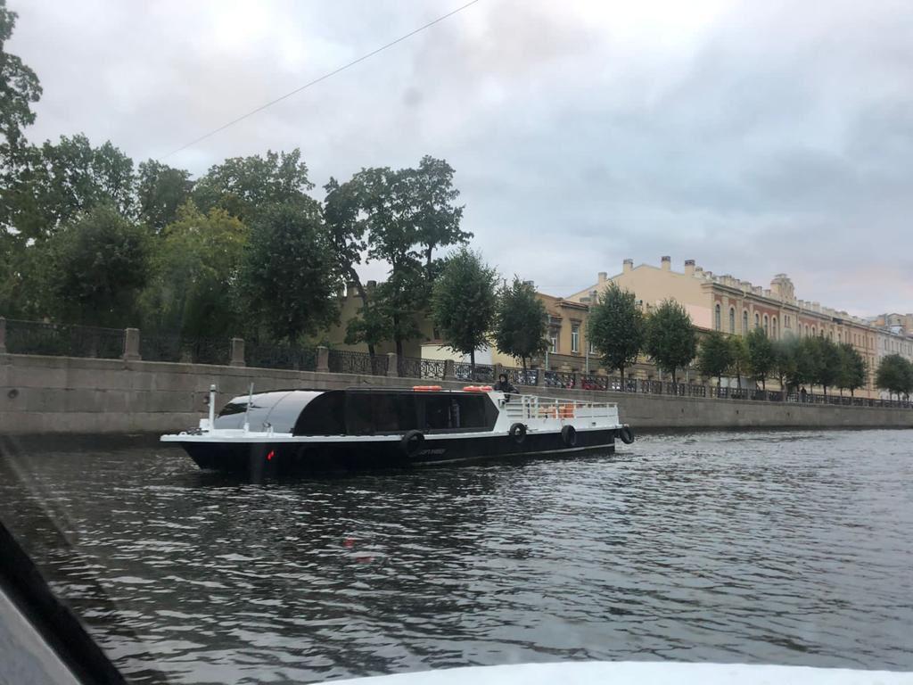 Водная прогулка на теплоходе «Форт Ривер» в СПб