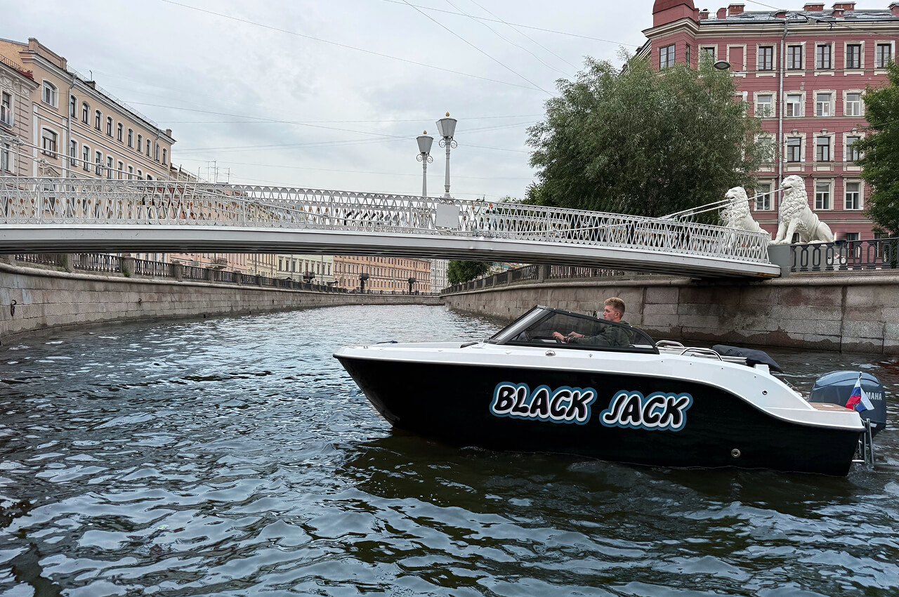 Прокат катера «Блэк Джек / Black Jack» с капитаном в СПб