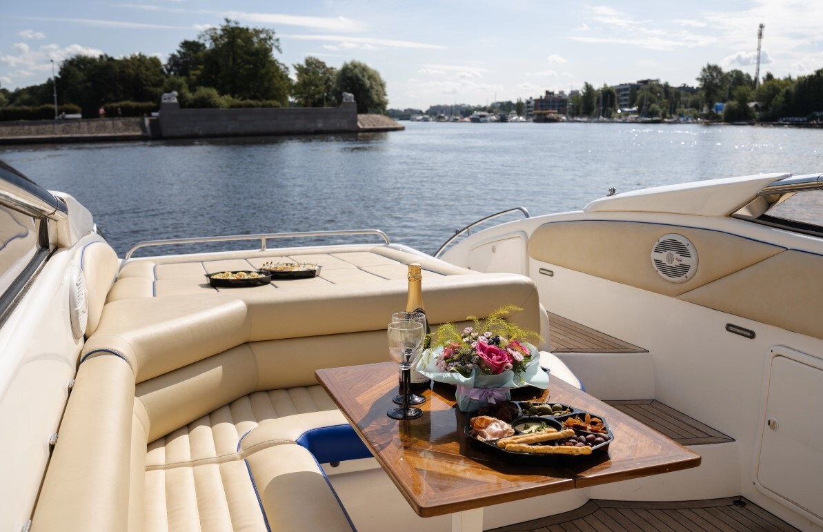 Аренда катера «Сансикер Sunseeker 48» — Санкт-Петербург