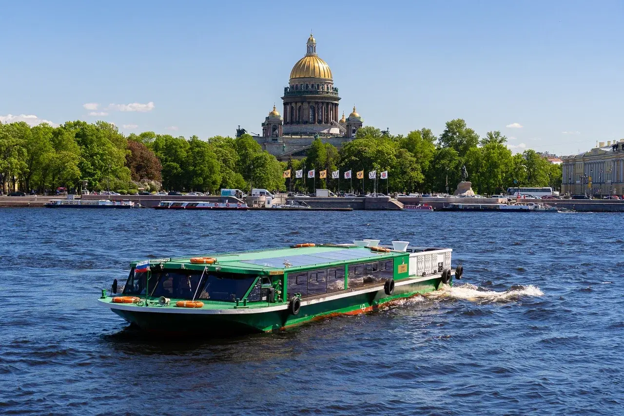 Теплоход «Генерал» — прогулка по Неве