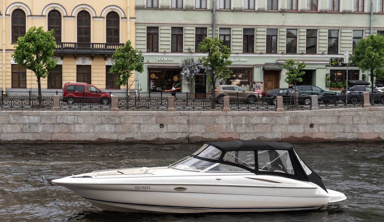Катер «Монтерей (Monterey) 298 SS» — экскурсия по Неве и Финскому заливу