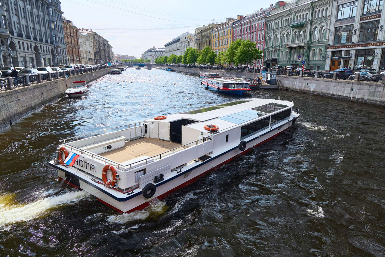 Теплоход «Нота» на воде в Петербурге — фото 16