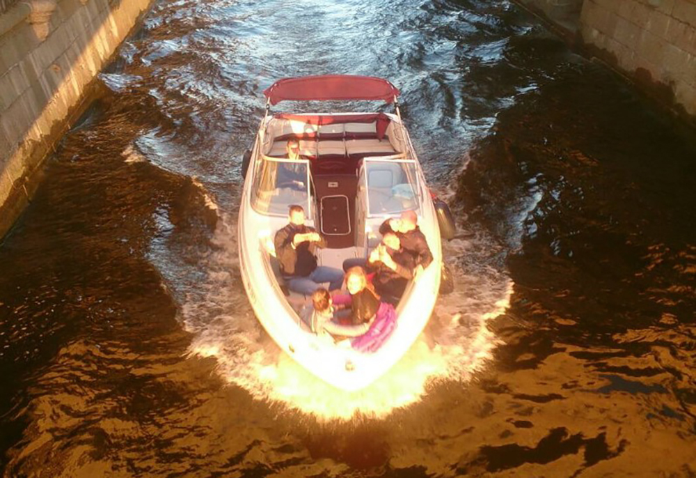 Водная прогулка на катере «Максим» в СПб
