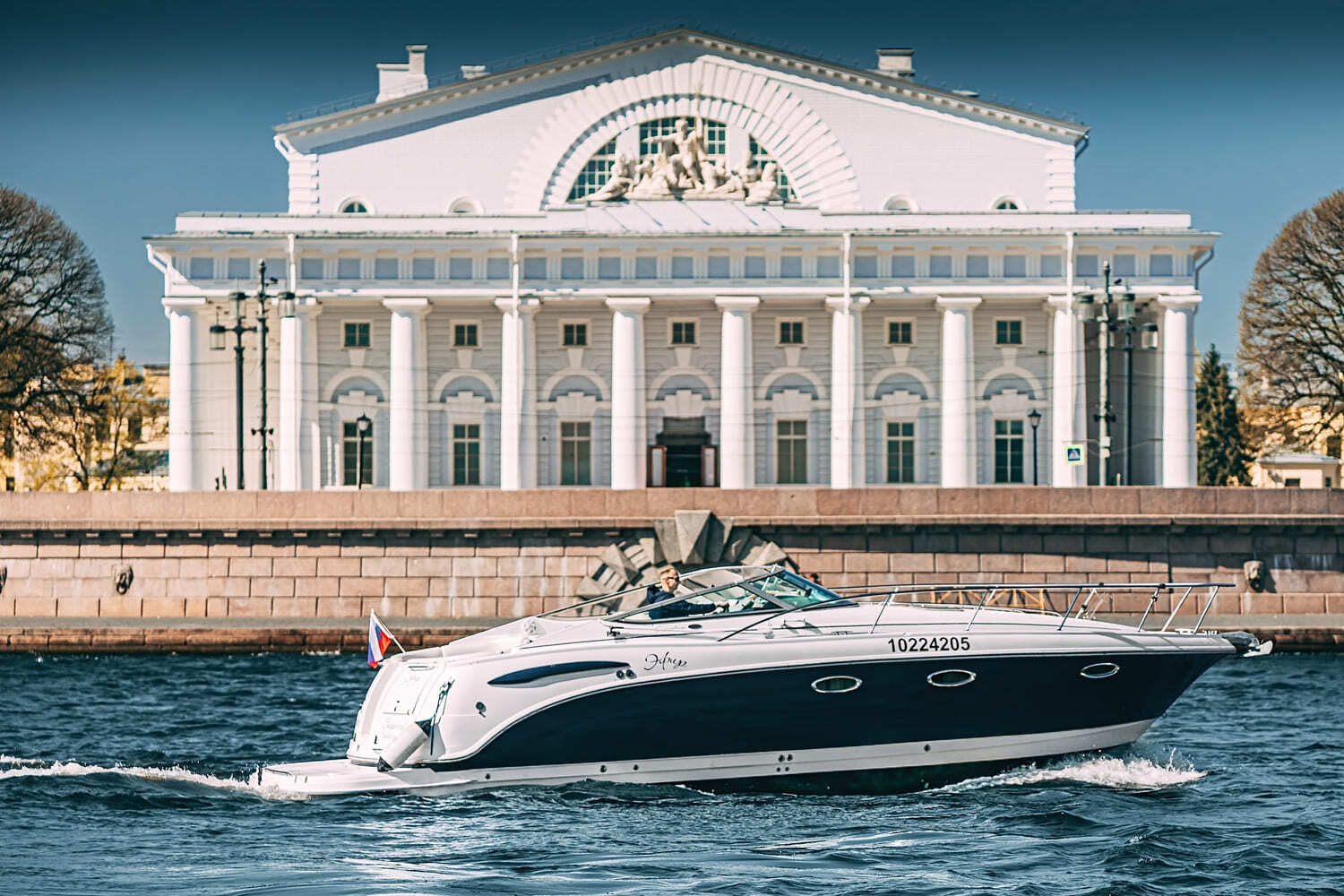 Водная прогулка на катере «Эфир» в СПб