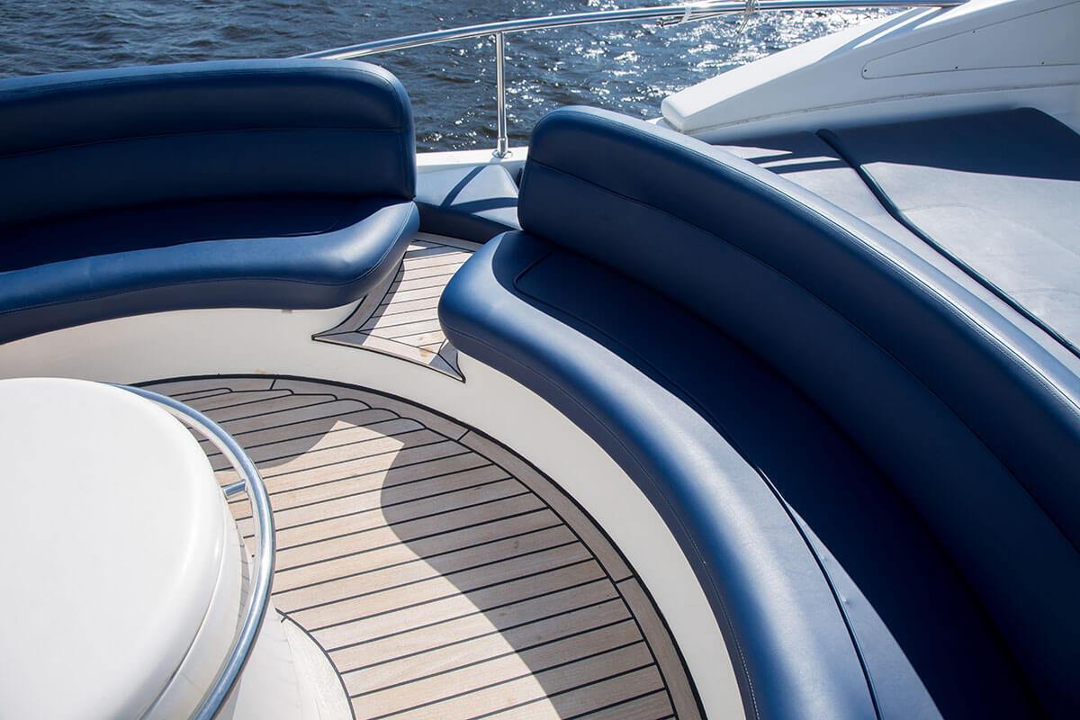 Прокат яхты «Азимут 46 / Azimut 46» с капитаном в СПб