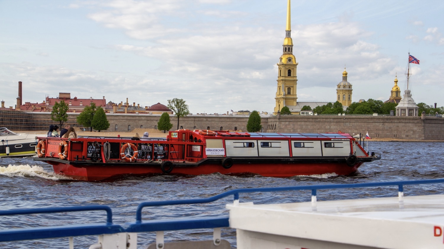 Водная прогулка на теплоходе «Айвазовский» в СПб