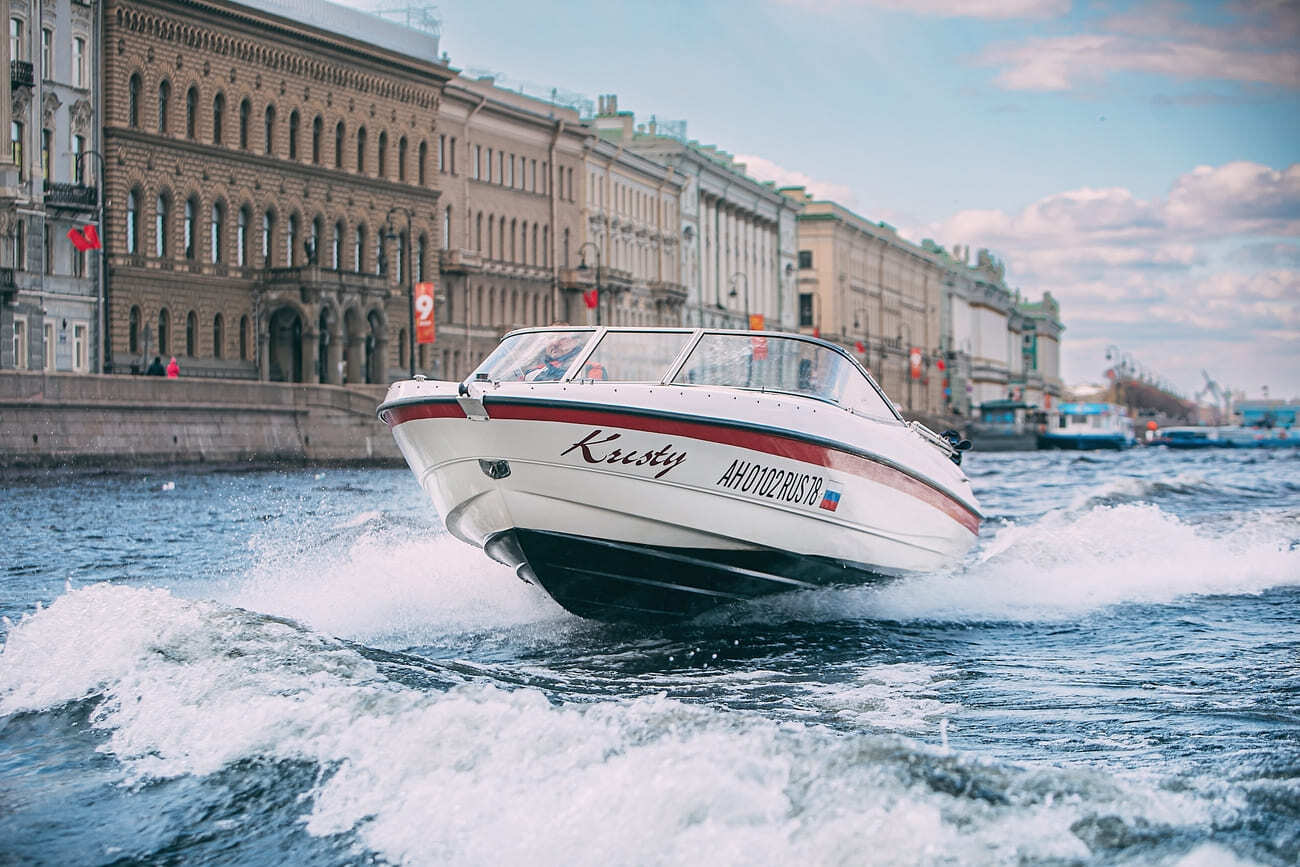 Катер «Кристи» на воде в Петербурге — фото 16