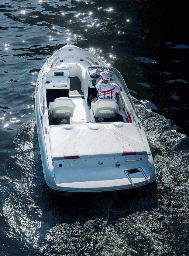 Катер «Стинг 185 (Stingray 185)» на воде в Петербурге