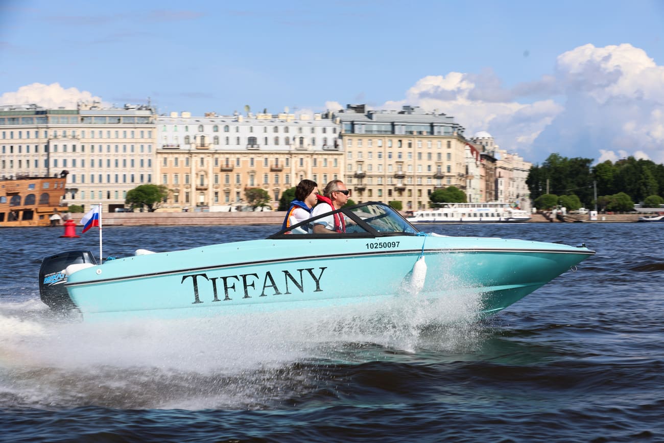 Аренда катера «Тиффани / Tiffany» в Санкт-Петербурге