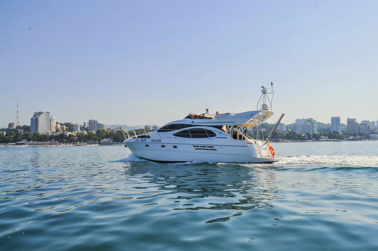 Яхта «Азимут 46 / Azimut 46» — прогулка по Неве